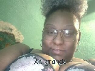 Ari_grande