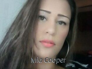 Mia_Cooper