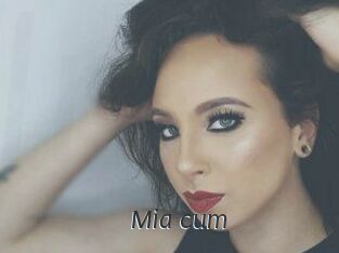 Mia_cum