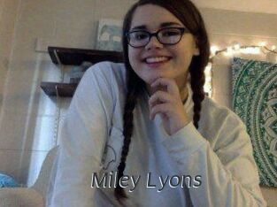 Miley_Lyons