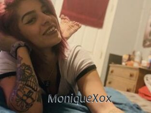 MoniqueXox
