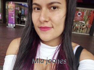 Mia_joones
