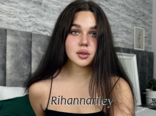rihannariley Ligne Rose