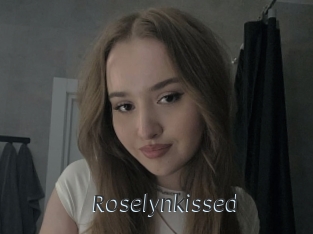 Roselynkissed