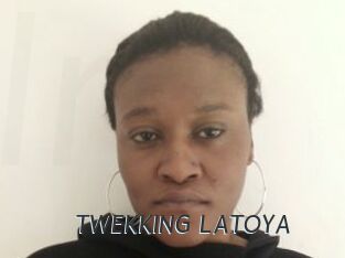 TWEKKING_LATOYA