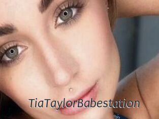 TiaTaylorBabestation